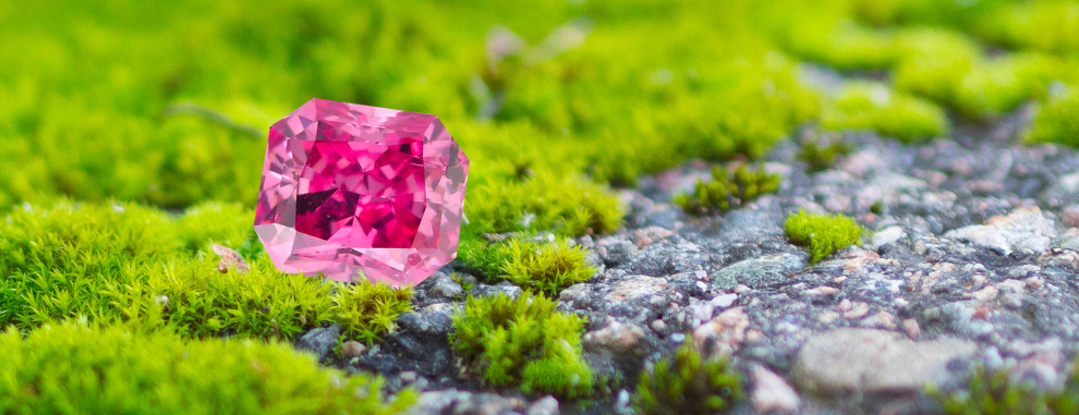 Růžový diamant z dolu Argyle ve tvaru radiant
