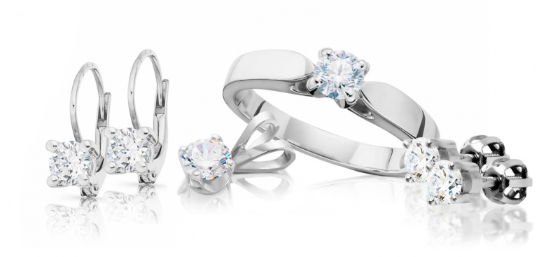 Moderní design diamantových šperků se čtyřmi krapnami