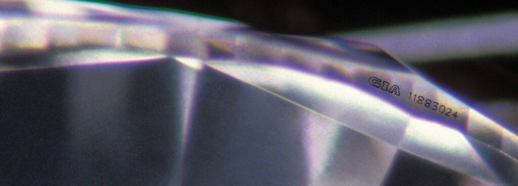 GIA - laserové inskripce diamantu