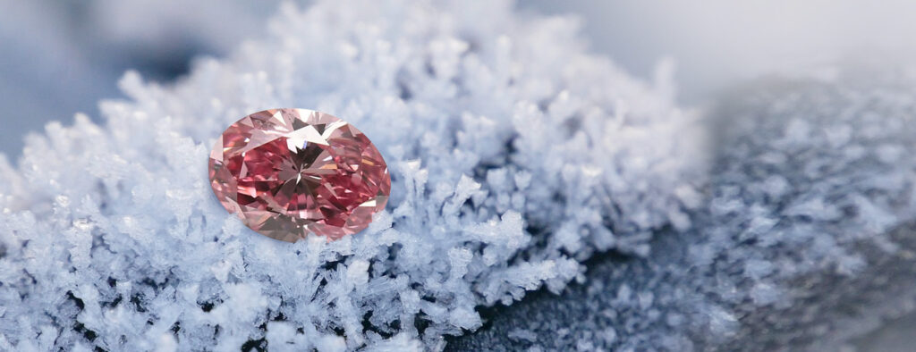 Růžový diamant odstínu Fancy Intense Pink