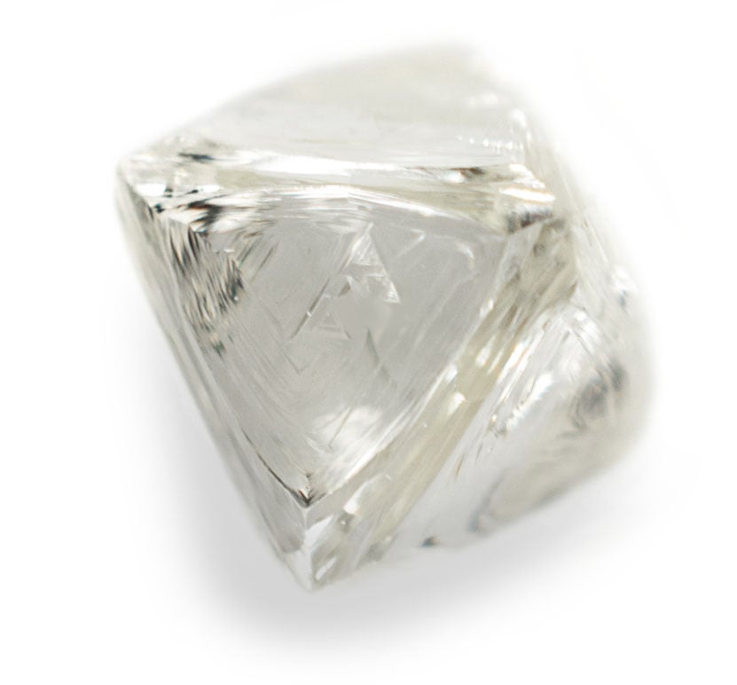 surový přírodní diamant