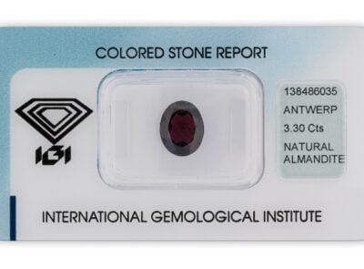 almadin 3.30ct brownish purple s IGI certifikátem