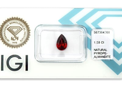 almandin 1.58ct deep orange - pink s IGI certifikátem