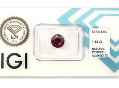 almandin 1.83ct deep orangy red s IGI certifikátem