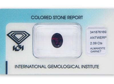 almandin 2.09ct reddish purple s IGI certifikátem