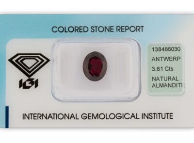 almandin 3.61ct dark purplish red s IGI certifikátem