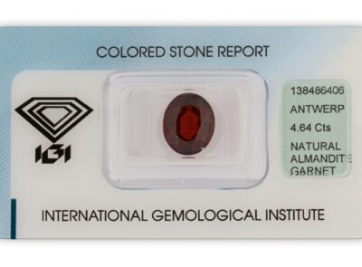 almandin 4.64ct dark brownish red s IGI certifikátem