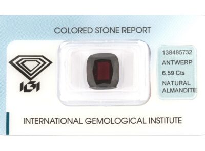 almandin 6.59ct dark brownish red s IGI certifikátem