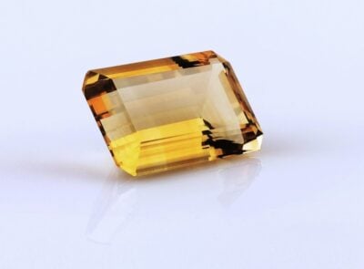 kouřový křemen 27.11ct brownish yellow s IGI certifikátem