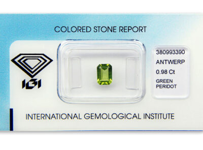 peridot 0.98ct yellow-green s IGI certifikátem