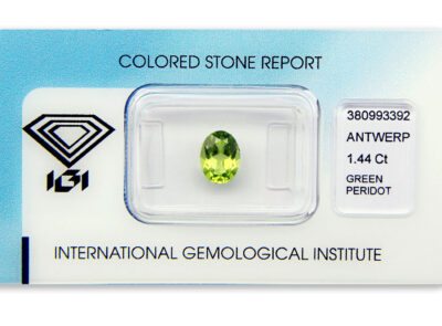 peridot 1.44ct yellowish green s IGI certifikátem