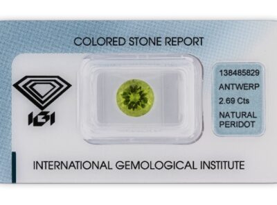 peridot 2.69ct yellowish green s IGI certifikátem