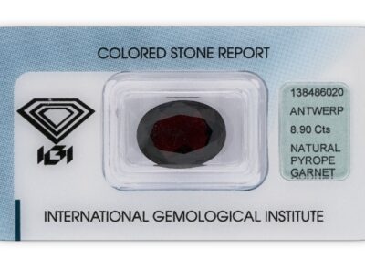 pyrop 8.90ct dark brownish red s IGI certifikátem