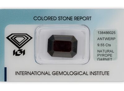 pyrop 9.55ct dark brownish red s IGI certifikátem