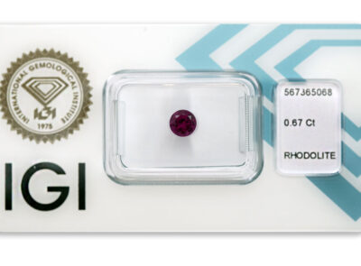 rhodolit 0.67ct deep pinkish purple s IGI certifikátem