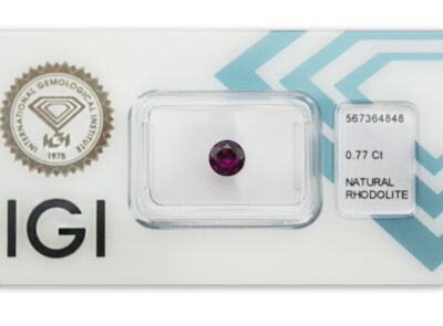 rhodolit 0.77ct deep purple - pink s IGI certifikátem
