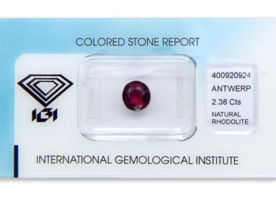 rhodolit 2.38ct purplish reddish pink s IGI certifikátem
