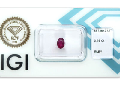 rubín 0.76ct deep purplish pink - red s IGI certifikátem