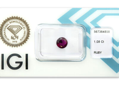 rubín 1.08ct purplish pink - red s IGI certifikátem