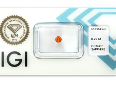 safír 0.29ct deep yellowish orange s IGI certifikátem
