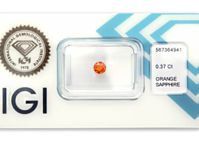 safír 0.37ct deep orange s IGI certifikátem