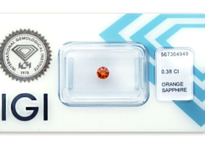 safír 0.38ct deep orange s IGI certifikátem