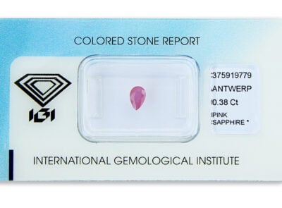 safír 0.38ct purplish pink s IGI certifikátem