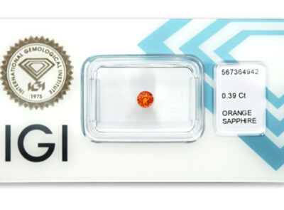 safír 0.39ct deep yellowish orange s IGI certifikátem