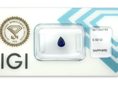 safír 0.50ct deep blue s IGI certifikátem