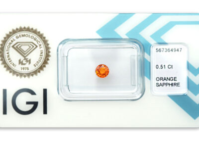 safír 0.51ct deep yellowish orange s IGI certifikátem