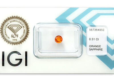 safír 0.51ct deep yellowish orange s IGI certifikátem