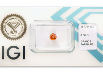 safír 0.56ct deep orange s IGI certifikátem