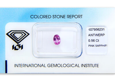 safír 0.56ct deep purplish pink (tepelně neupraven) s IGI certifikátem