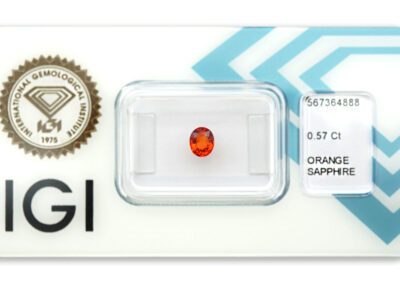 safír 0.57ct deep yellowish orange s IGI certifikátem