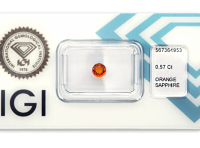 safír 0.57ct deep yellowish orange s IGI certifikátem