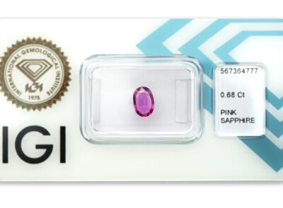 safír 0.68ct purplish pink s IGI certifikátem