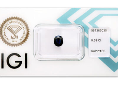 safír 0.69ct deep blue s IGI certifikátem
