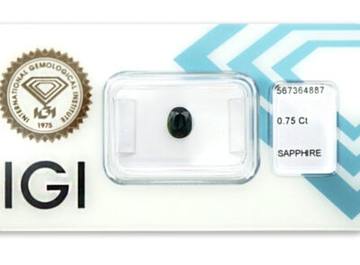 safír 0.75ct deep greenish blue s IGI certifikátem