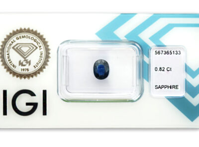 safír 0.82ct deep blue s IGI certifikátem