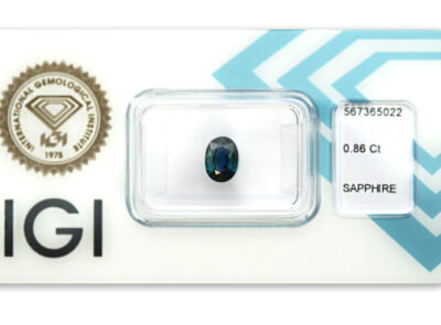 safír 0.86ct deep blue s IGI certifikátem