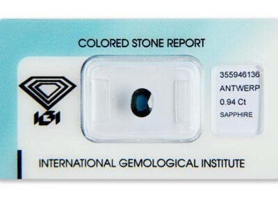 safír 0.94ct deep blue (tepelně neupraven) s IGI certifikátem