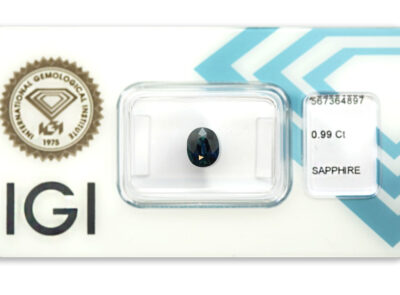 safír 0.99ct deep blue s IGI certifikátem