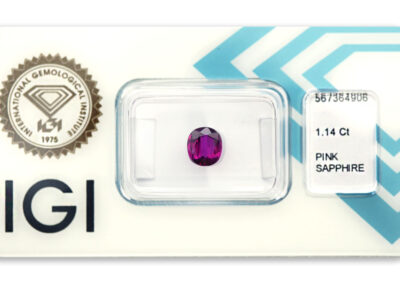 safír 1.14ct deep purplish pink s IGI certifikátem