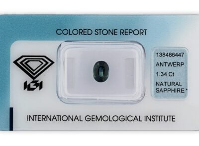 safír 1.34ct dark blue s IGI certifikátem