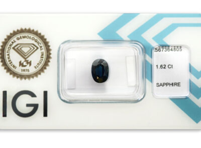 safír 1.62ct deep blue s IGI certifikátem