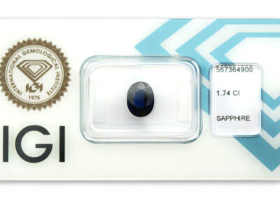 safír 1.74ct deep blue s IGI certifikátem