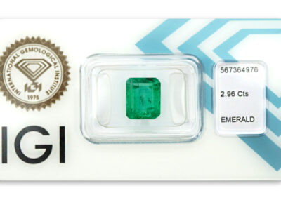 smaragd 2.96ct deep bluish green s IGI certifikátem