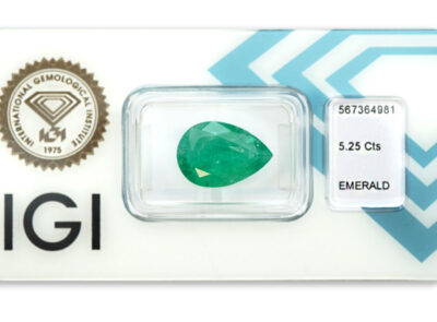 smaragd 5.25ct bluish green s IGI certifikátem