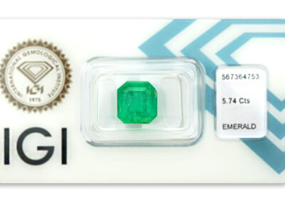 smaragd 5.74ct deep bluish green s IGI certifikátem