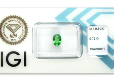 tsavorit 0.72ct yellowish green s IGI certifikátem